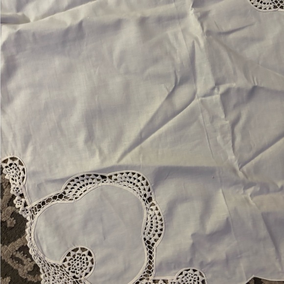 Vintage Linen White Tablecloth& Mismatched Napkins/ Vintage Linen lot - Picture 6 of 9
